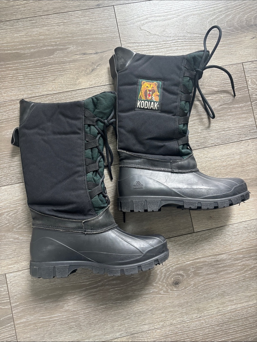 Kodiak Black and Dark Green Insulated Winter Boots, Men’s size 8